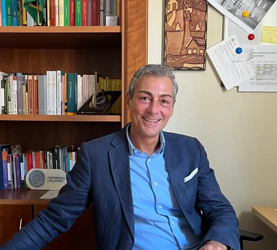 Prof. Claudio Longobardi